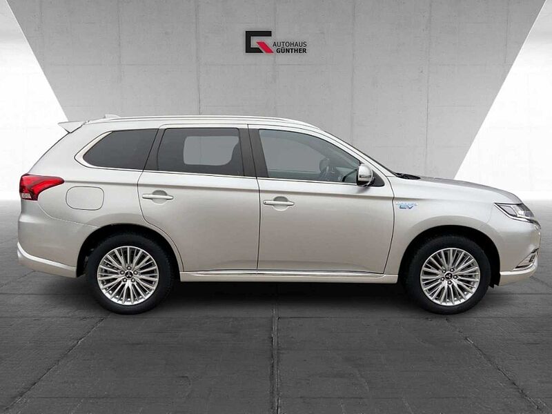 Mitsubishi Outlander Top Plug-in Hybrid 2.4 4WD Kamera